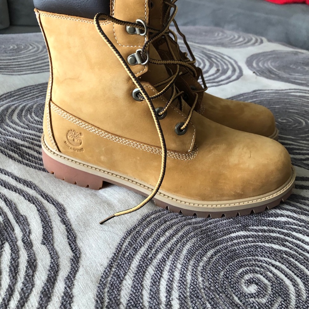TIMBERLANDS - Picture 3 of 3